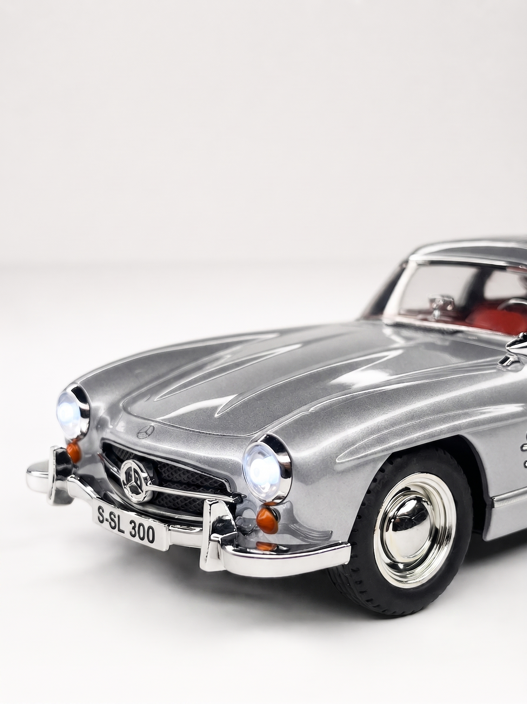 Mercedes-Benz 300 SL Gullwing Silver