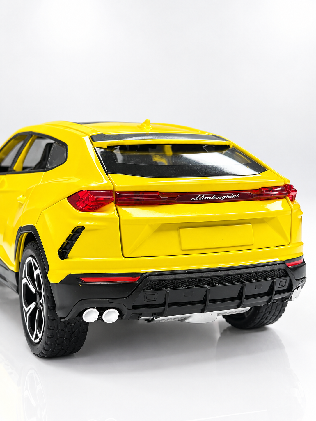 Lamborghini Urus Yellow