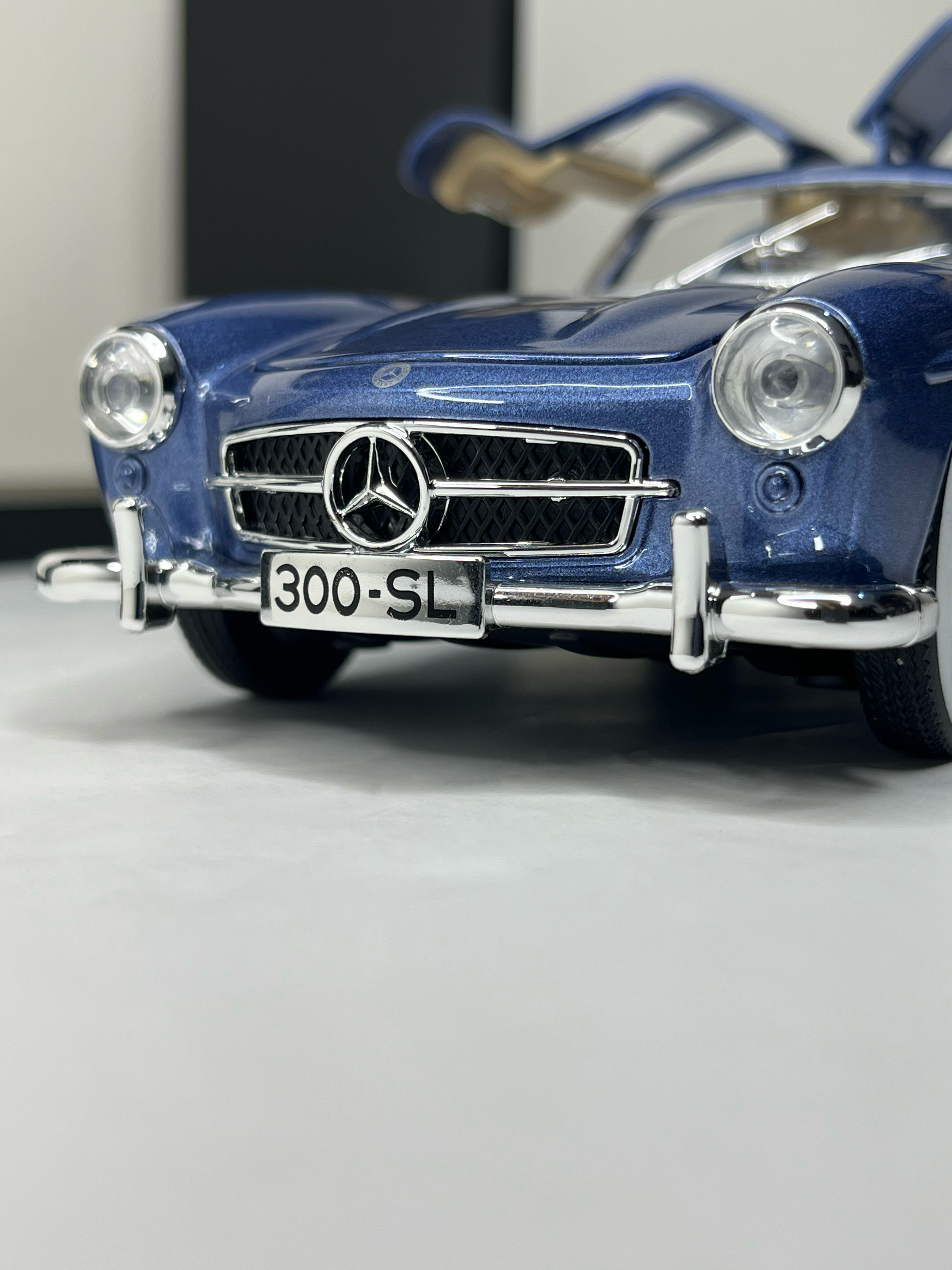 Mercedes-Benz 300 SL Gullwing Blue