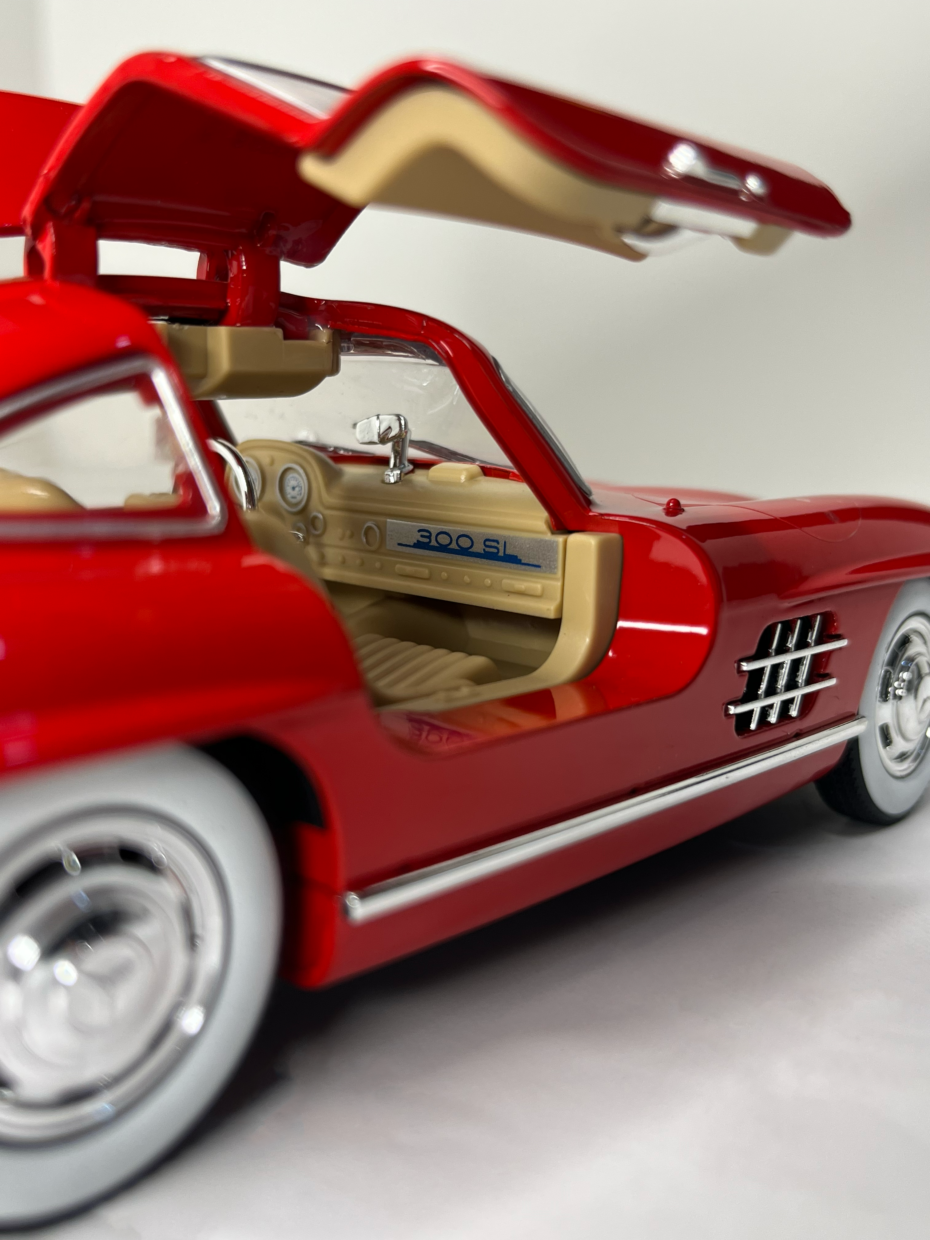 Mercedes-Benz 300 SL Gullwing Red