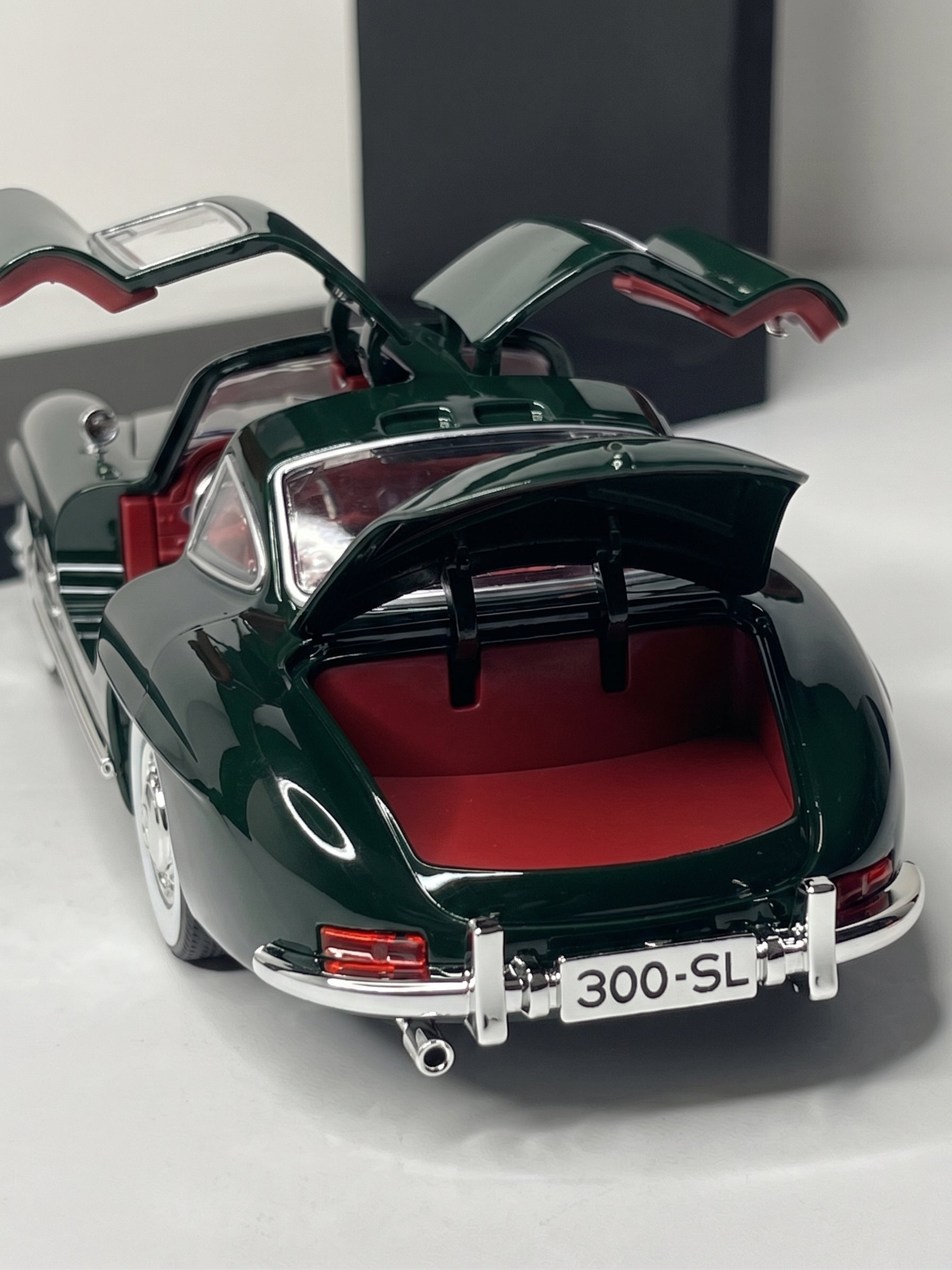 Mercedes-Benz 300 SL Gullwing Dark Green