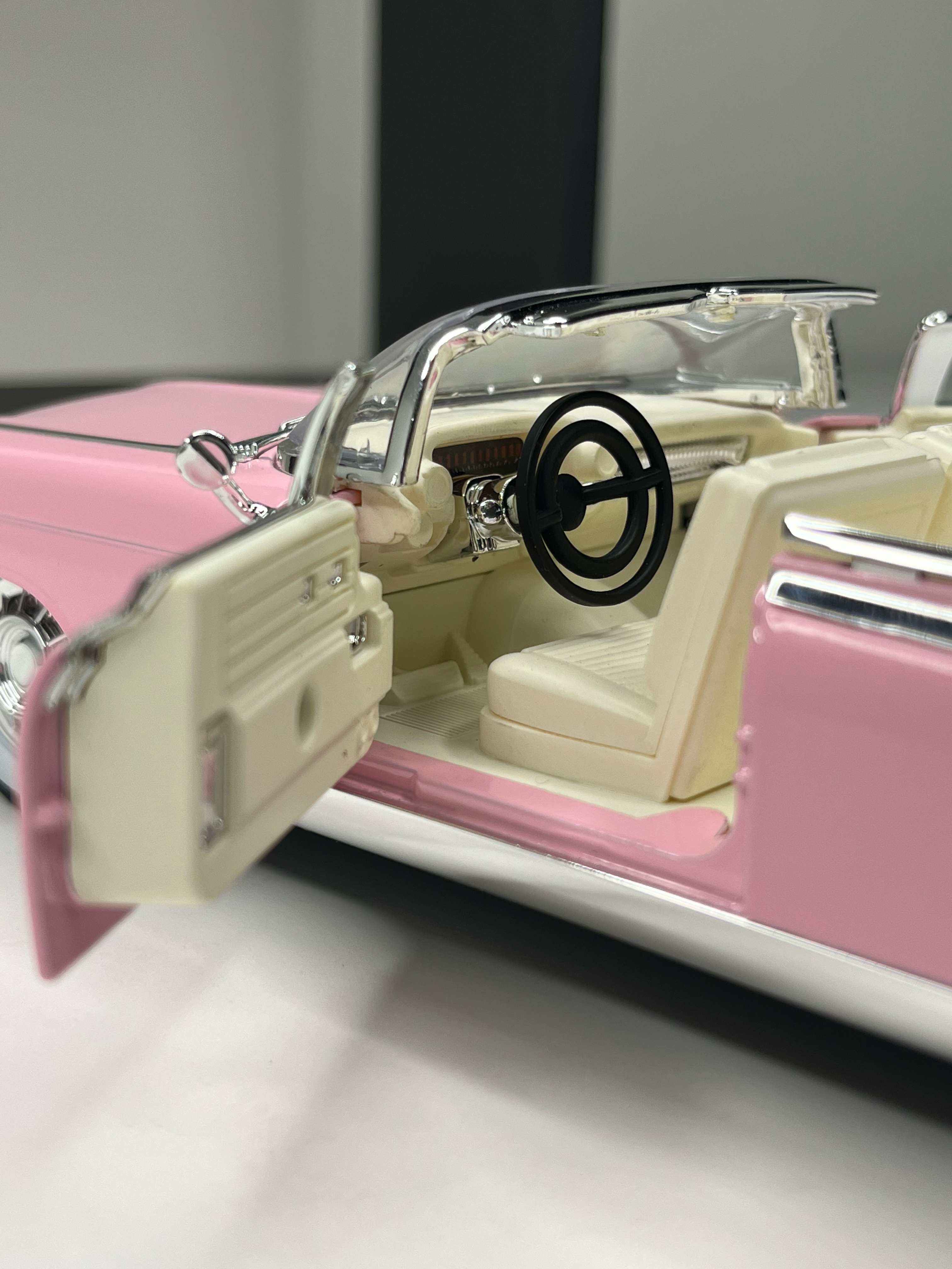Cadillac Eldorado Biarritz Pink