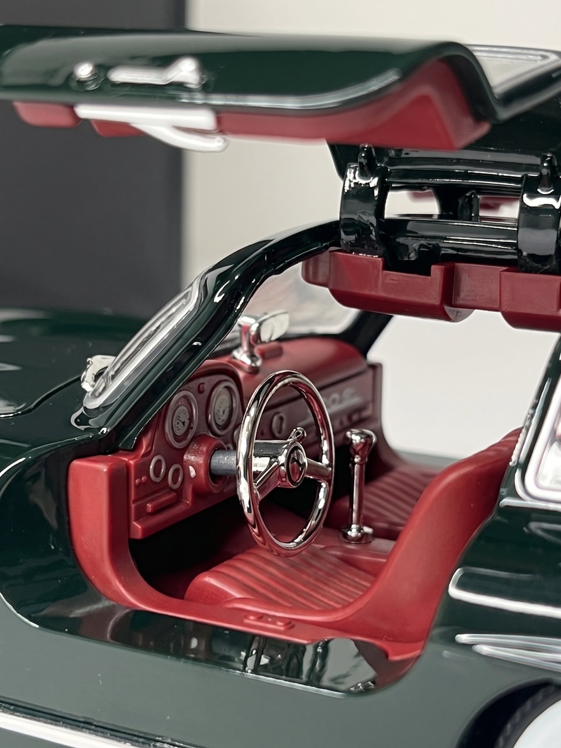 Mercedes-Benz 300 SL Gullwing Dark Green