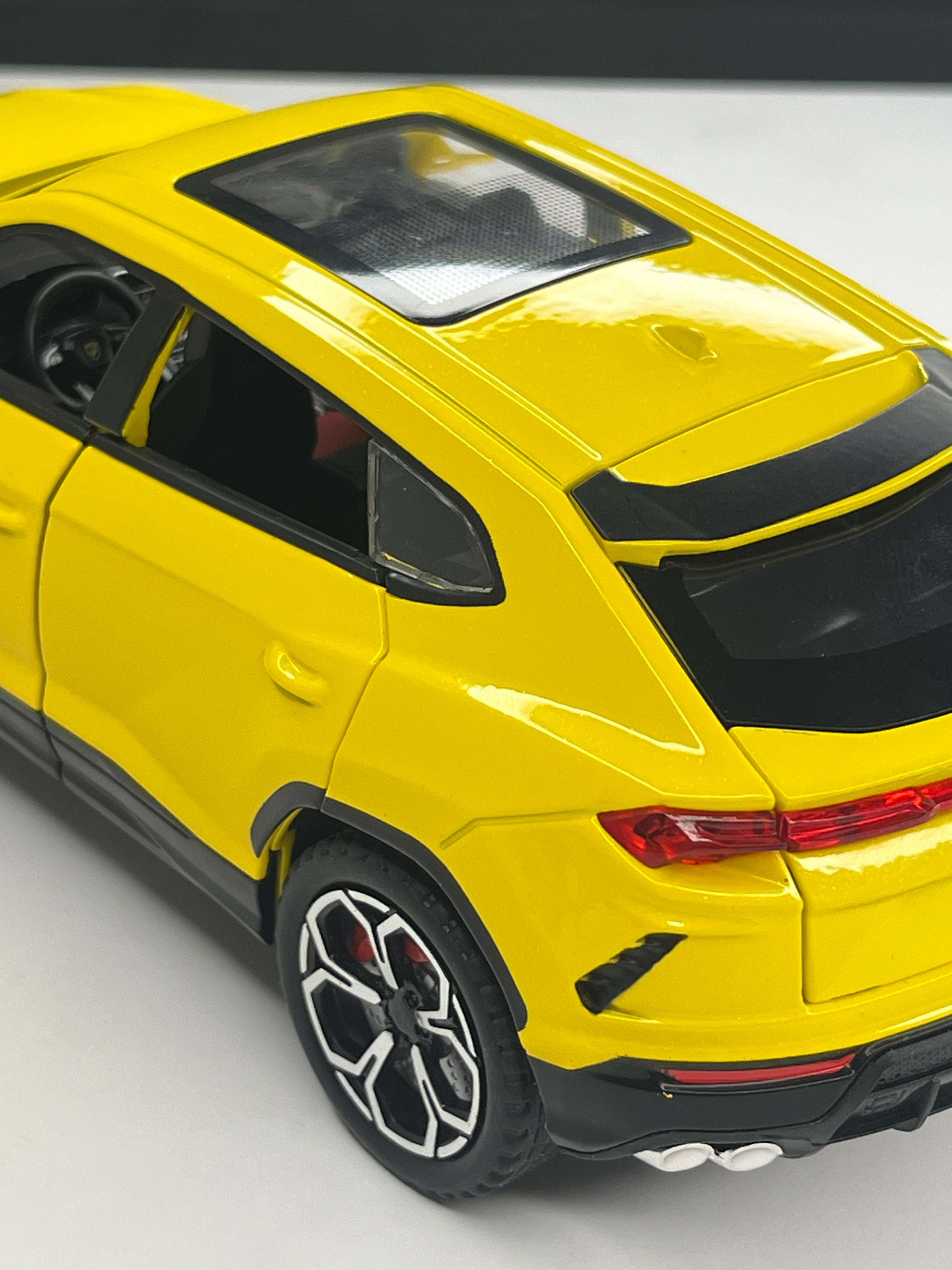Lamborghini Urus Yellow