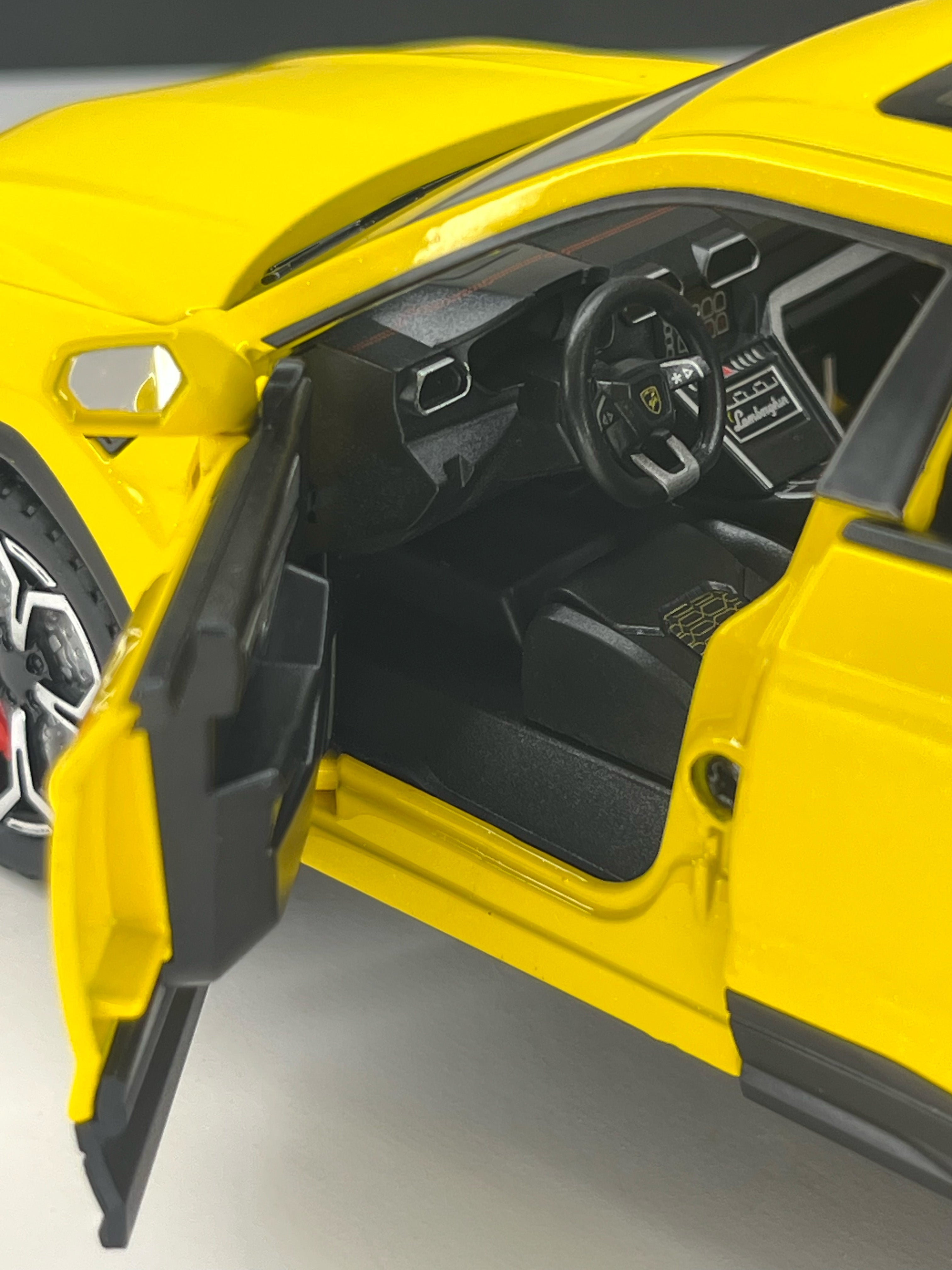 Lamborghini Urus Yellow