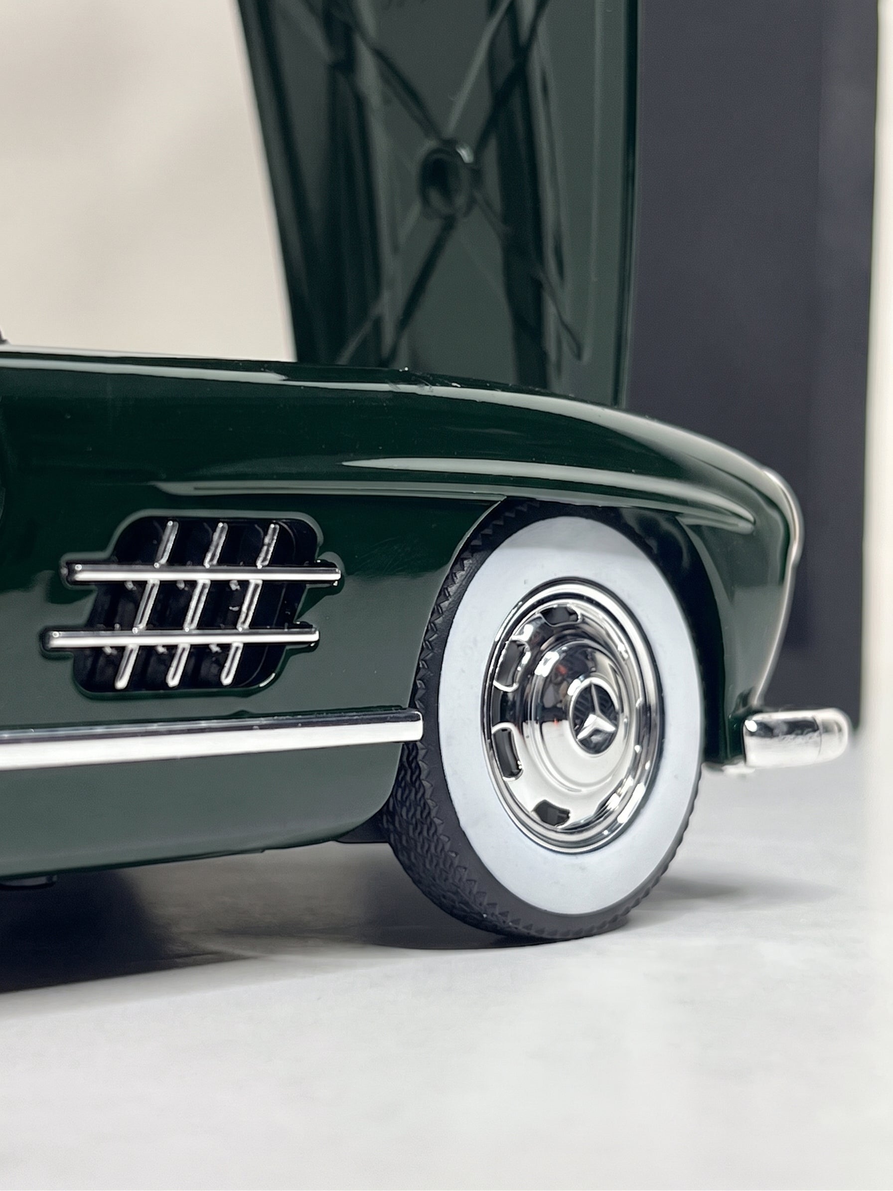 Mercedes-Benz 300 SL Gullwing Dark Green