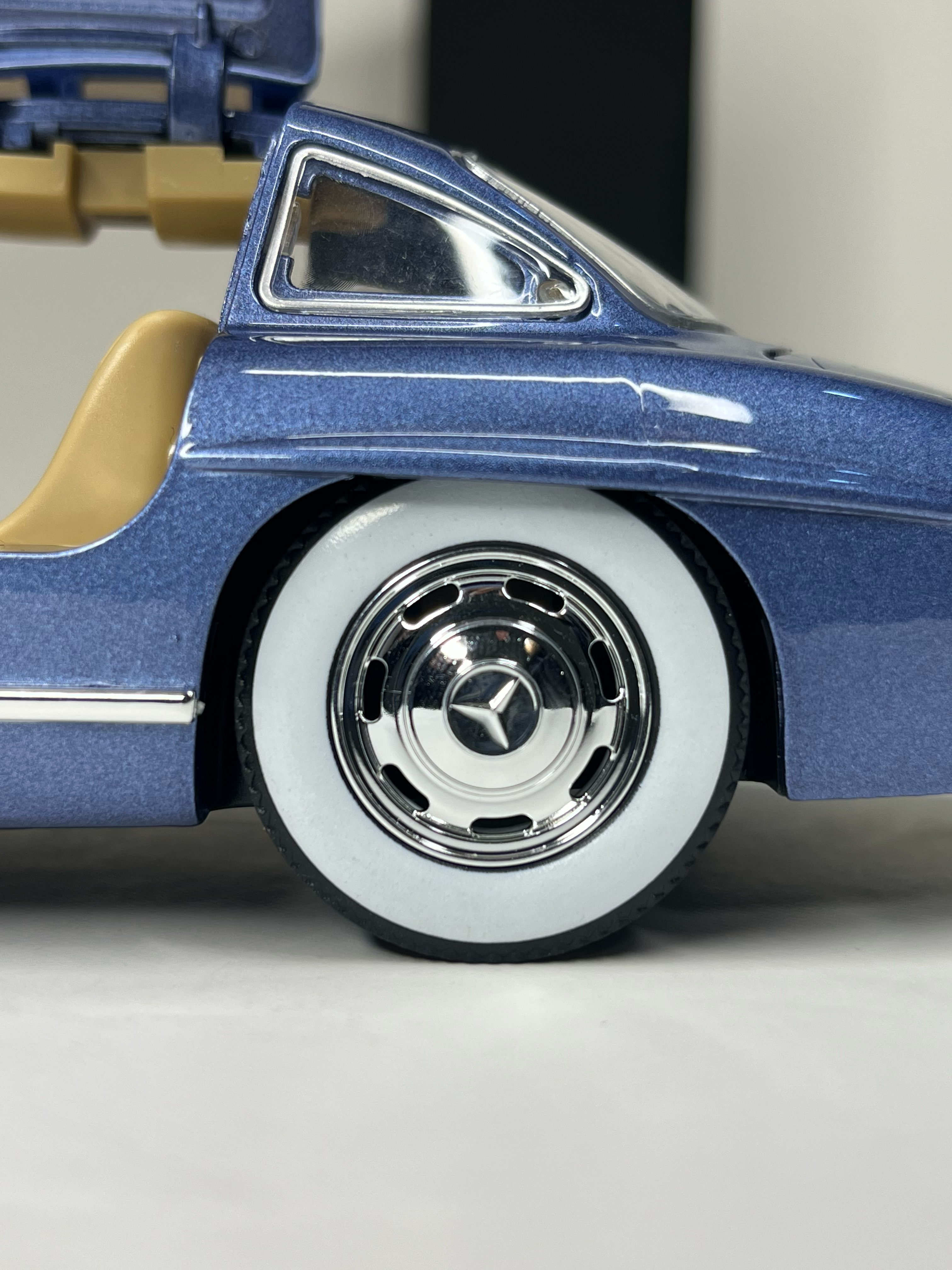 Mercedes-Benz 300 SL Gullwing Blue