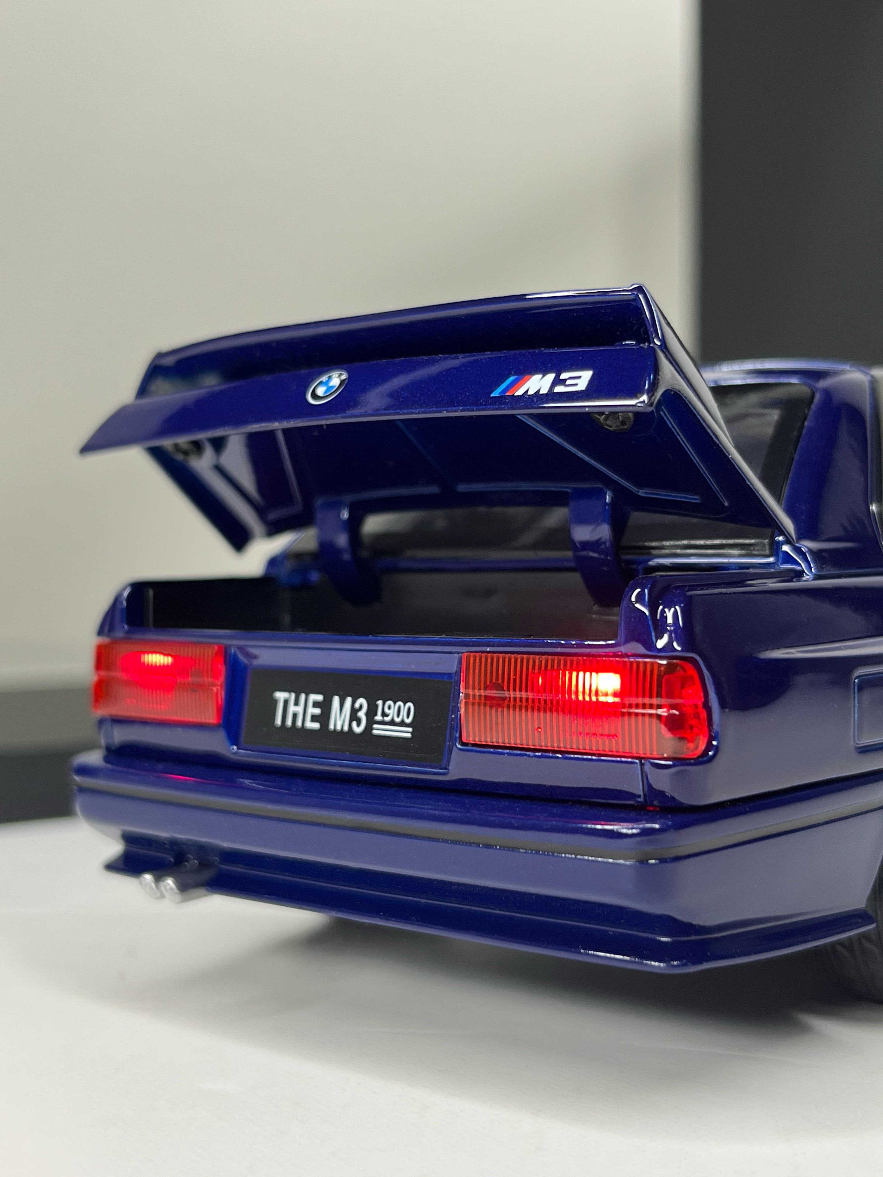 BMW M3 E30 Blue