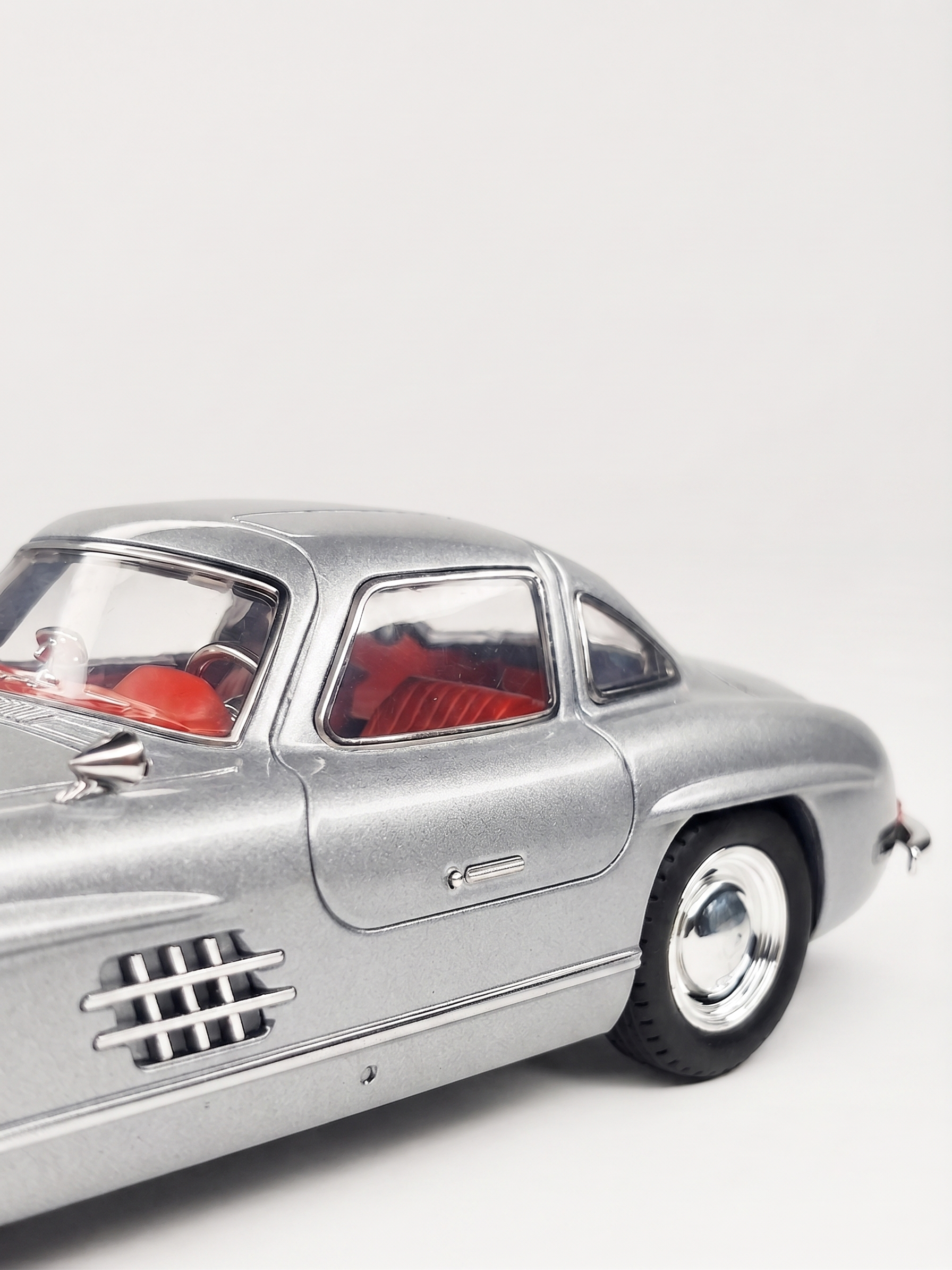 Mercedes-Benz 300 SL Gullwing Silver
