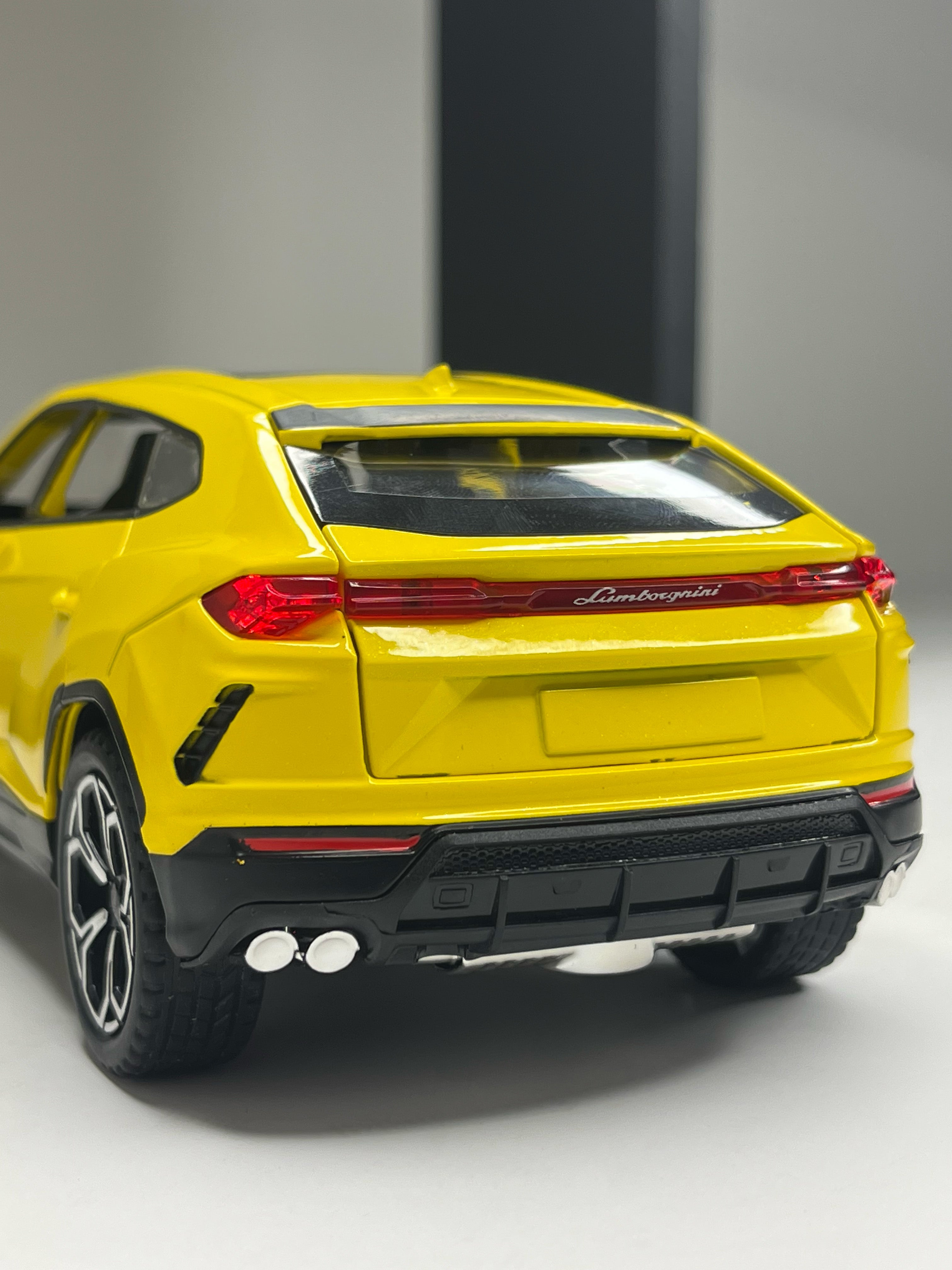 Lamborghini Urus Yellow