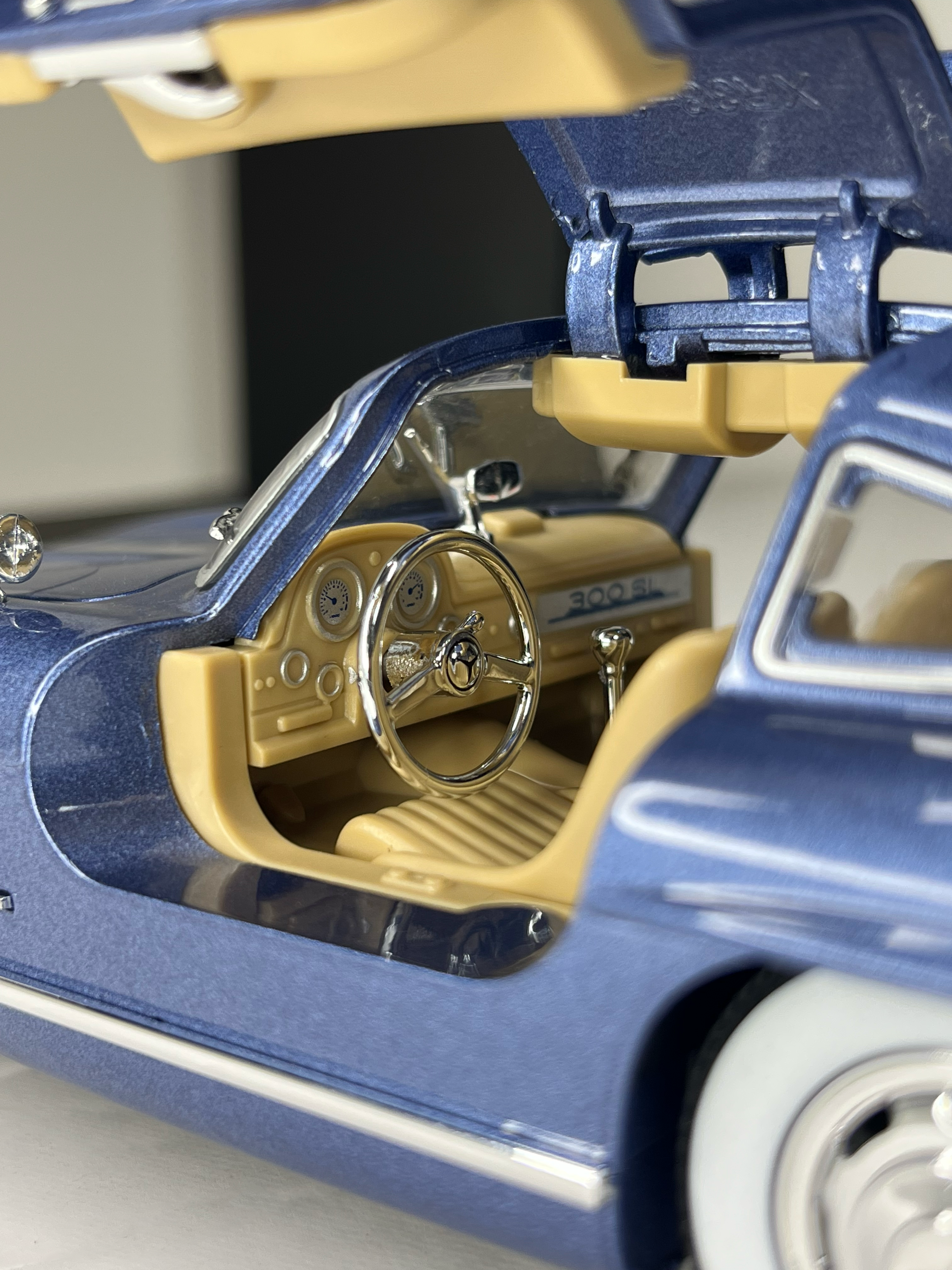 Mercedes-Benz 300 SL Gullwing Blue
