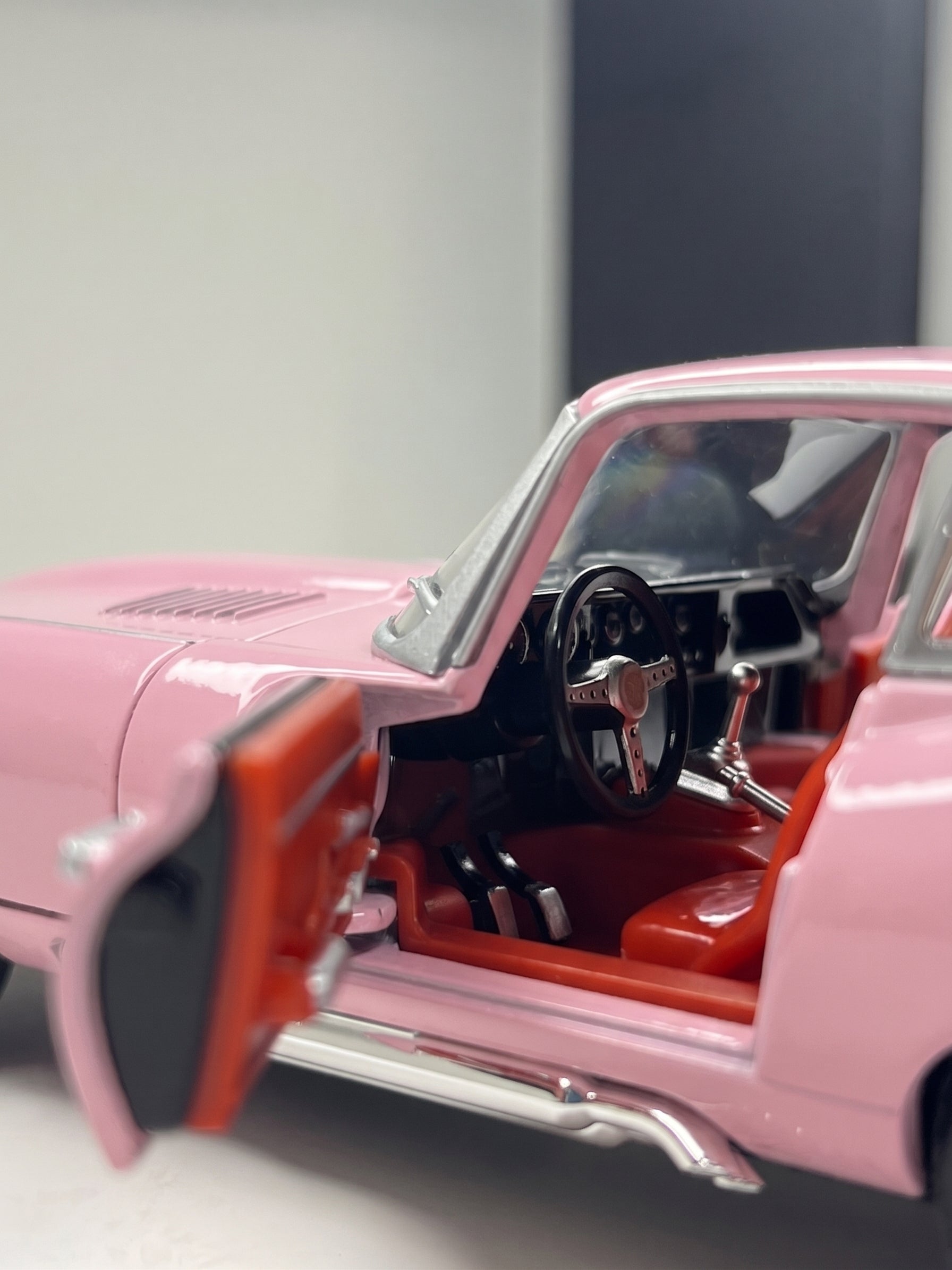 Jaguar E-Type Pink