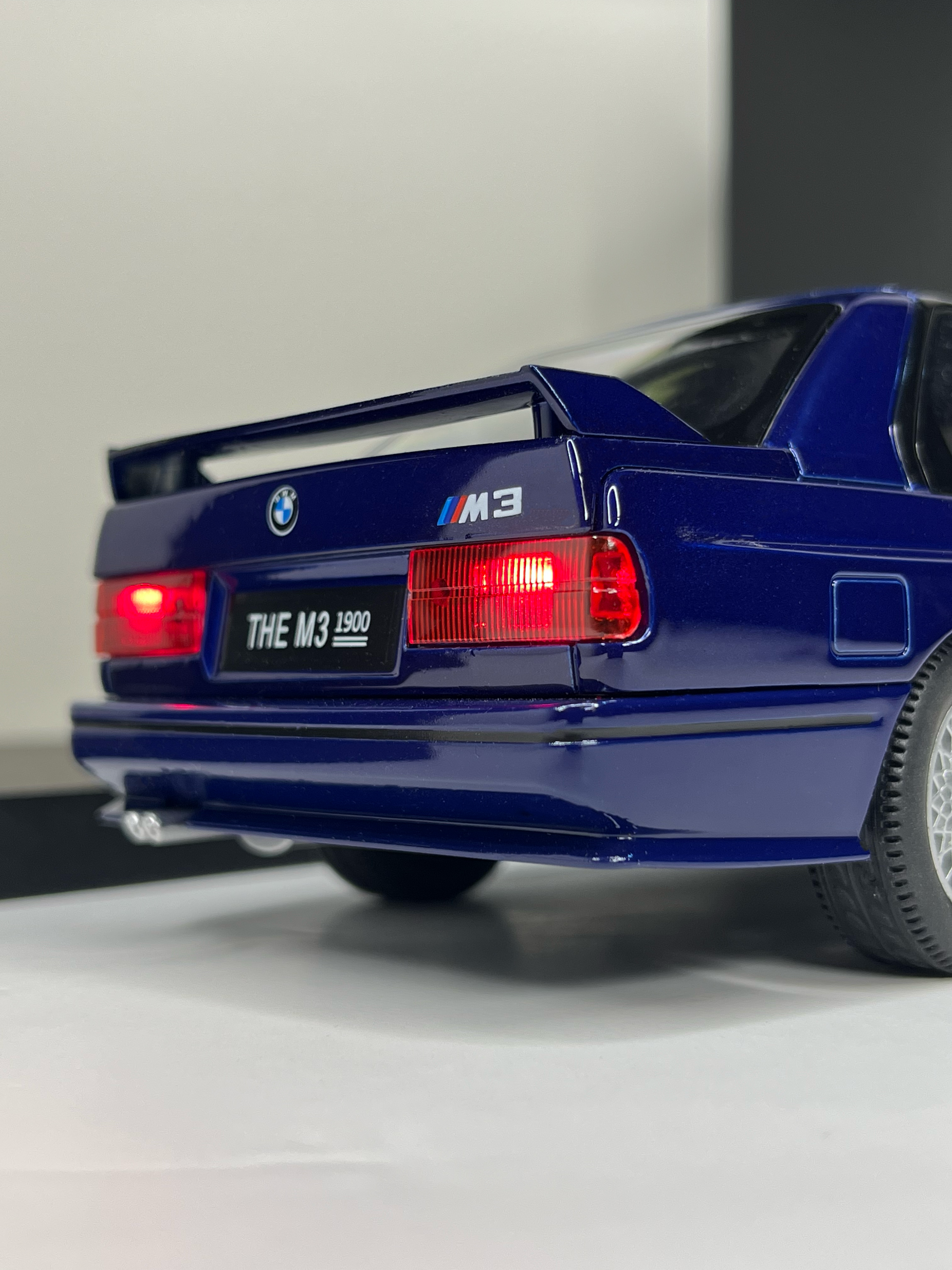 BMW M3 E30 Blue