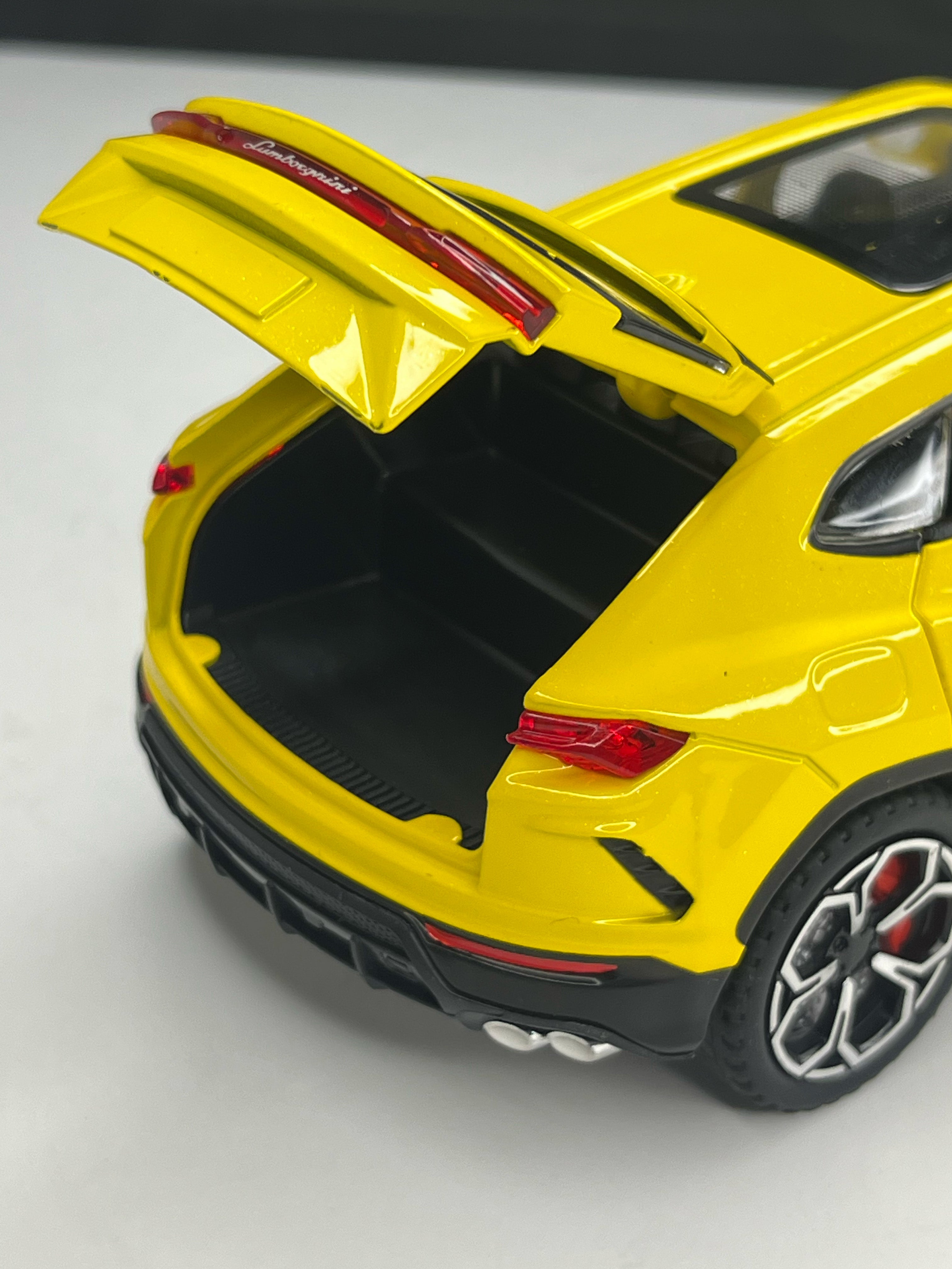 Lamborghini Urus Yellow