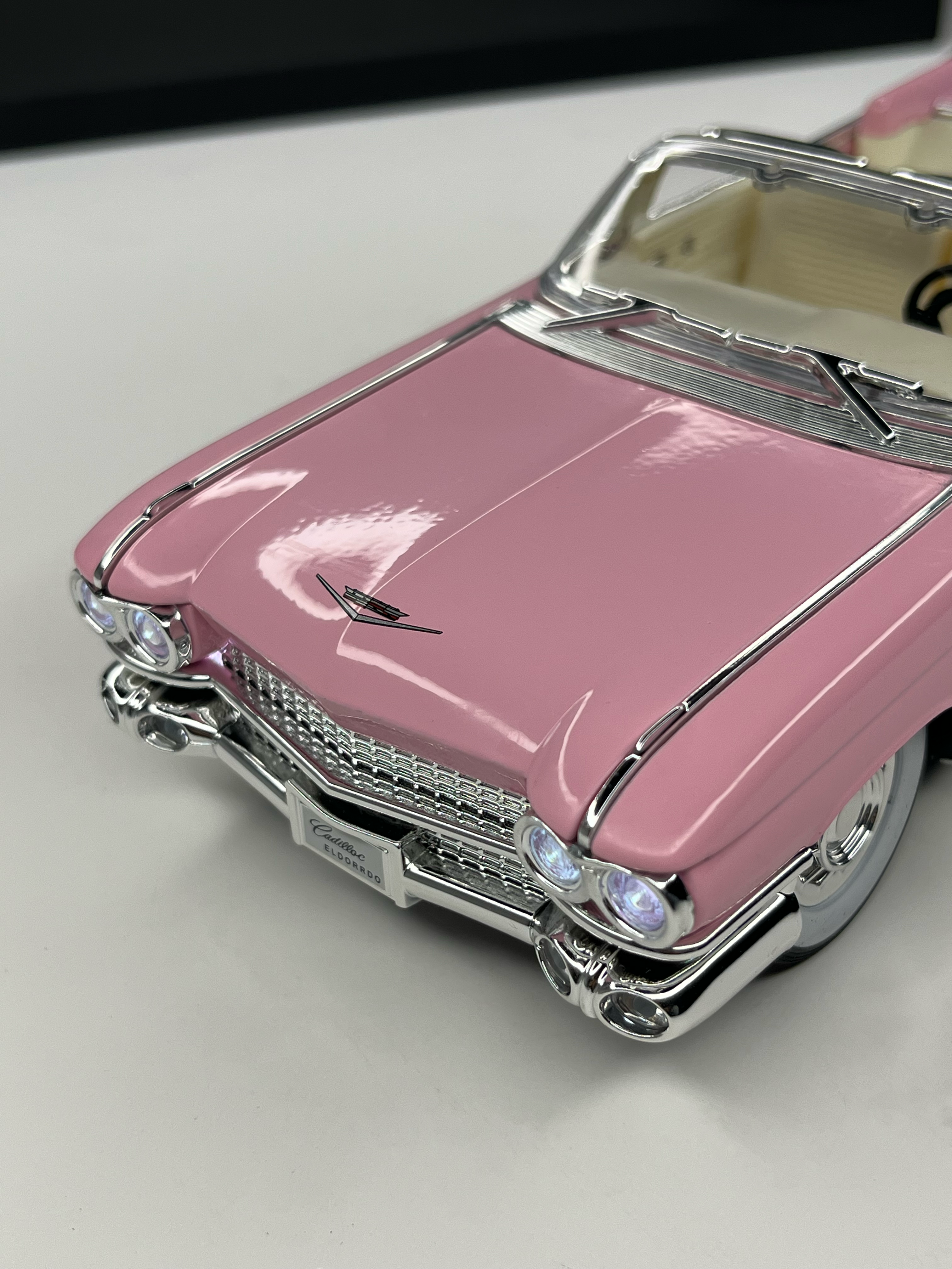 Cadillac Eldorado Biarritz Pink