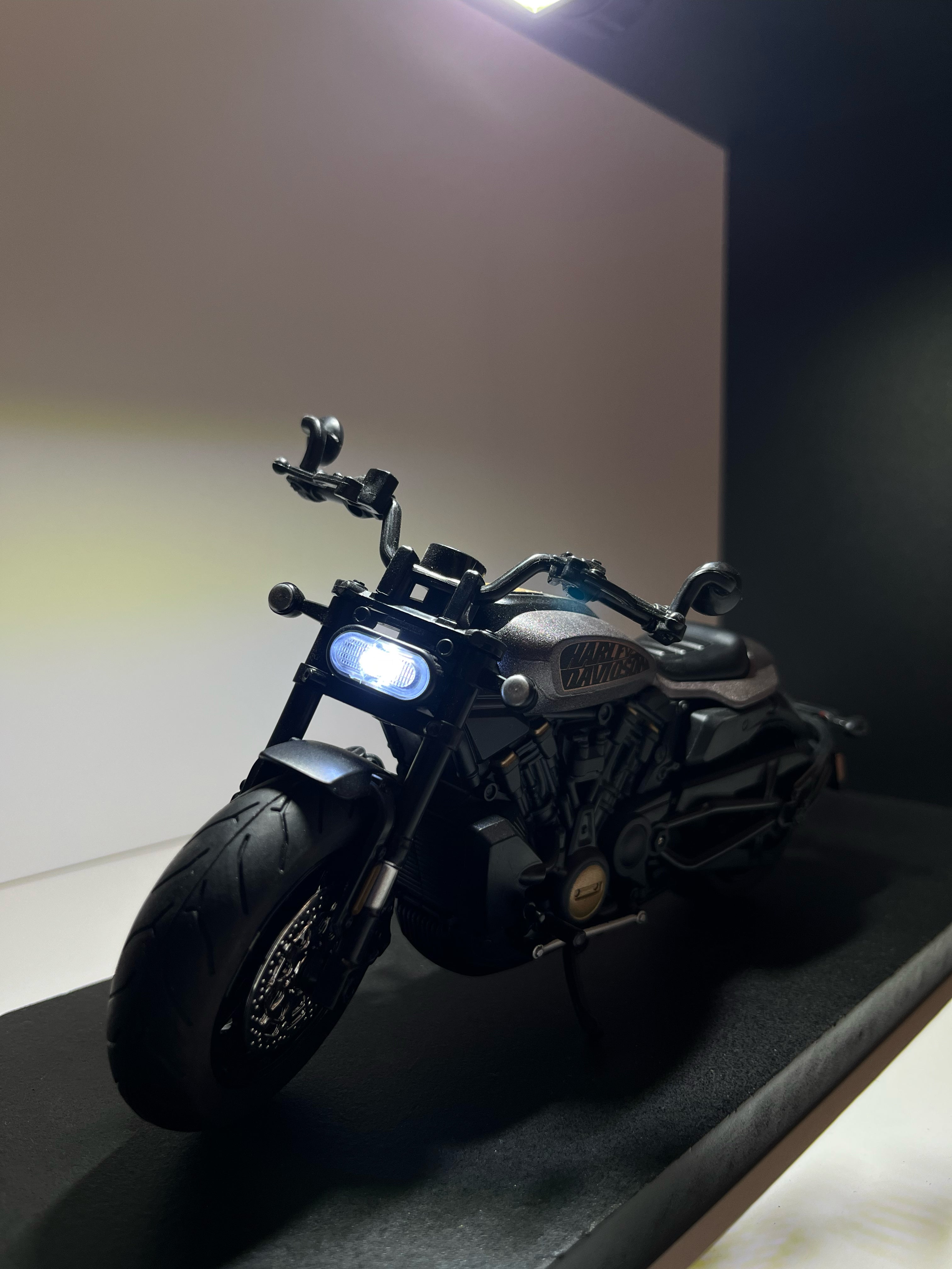 Harley Spotlight Frame Basalt Black