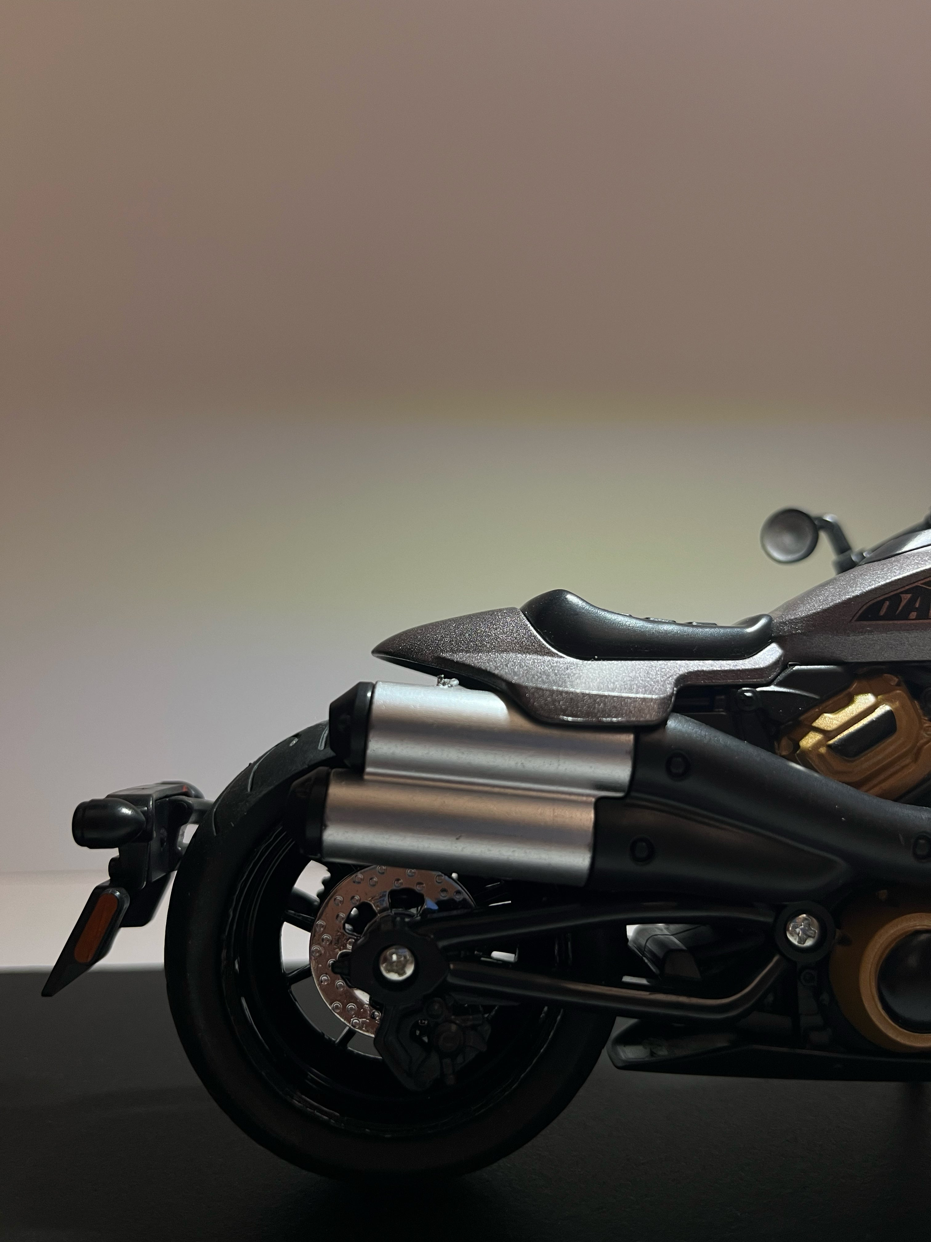 Harley Spotlight Frame Basalt Black